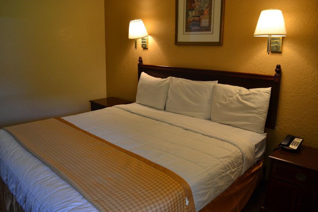 Americas Best Value Inn Smithfield Exterior photo